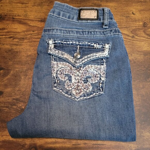 Earl Jeans Size 8 Skinny Capri Mid Rise Fleur De Lis Button Flap Embellished - Picture 3 of 10